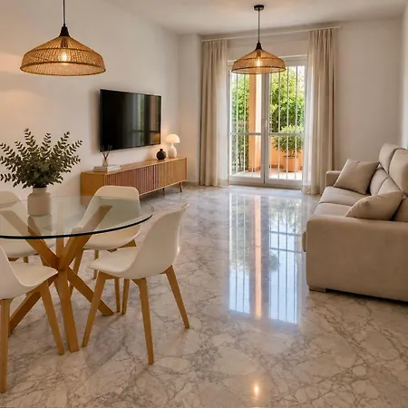 Appartement Playamar Pool, Terrace & Free Parking - *