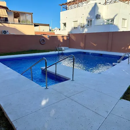 Playamar Pool, Terrace & Free Parking - Torremolinos
